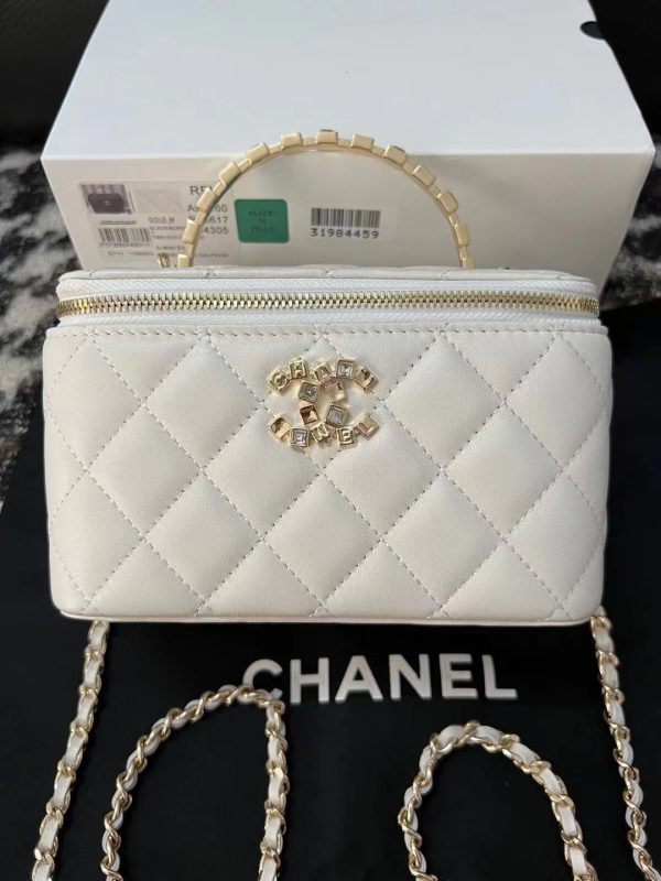 White Quilted Chain Strap Crossbody Bag